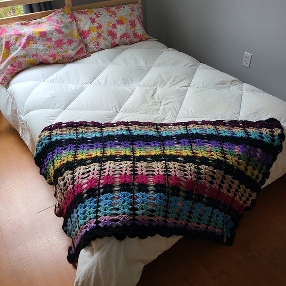 Vintage Handmade Crochet Afghan - Picture 2 of 12